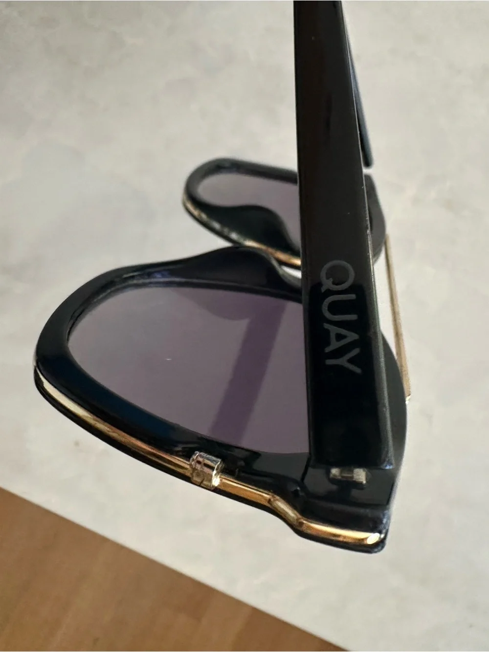 Quay Australia classic black